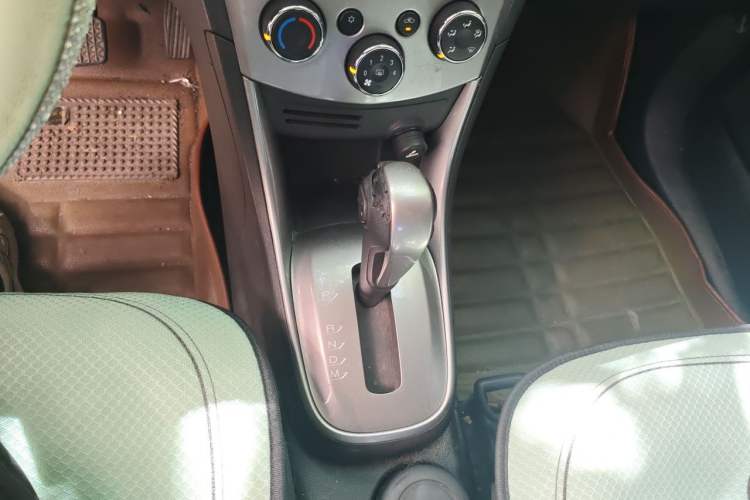 Used Chevrolet Trax 2014 1.4T Automatic Two-Wheel Drive Luxury Model Gear Lever