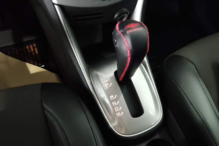 Used Chevrolet Trax 2014 1.4T Automatic Two-Wheel Drive Luxury Model Gear Lever