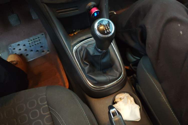 Used Chevrolet Trax 2014 1.4T Manual Two-Wheel Drive Comfort Model Gear Lever