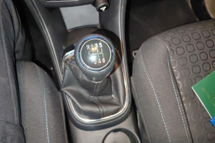 Used Chevrolet Trax 2014 1.4T Manual Two-Wheel Drive Comfort Model Gear Lever