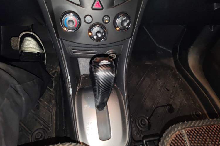 Used Chevrolet Trax 2014 1.4T Automatic Two-Wheel Drive Comfort Version Gear Lever