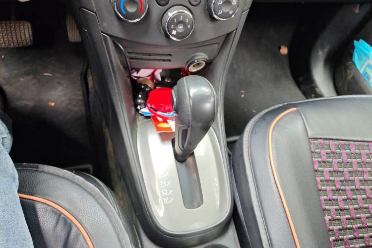 Used Chevrolet Trax 2014 1.4T Automatic Two-Wheel Drive Comfort Version Gear Lever
