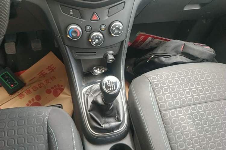 Used Chevrolet Trax 2014 1.4T Manual Two-Wheel Drive Comfort Model Gear Lever