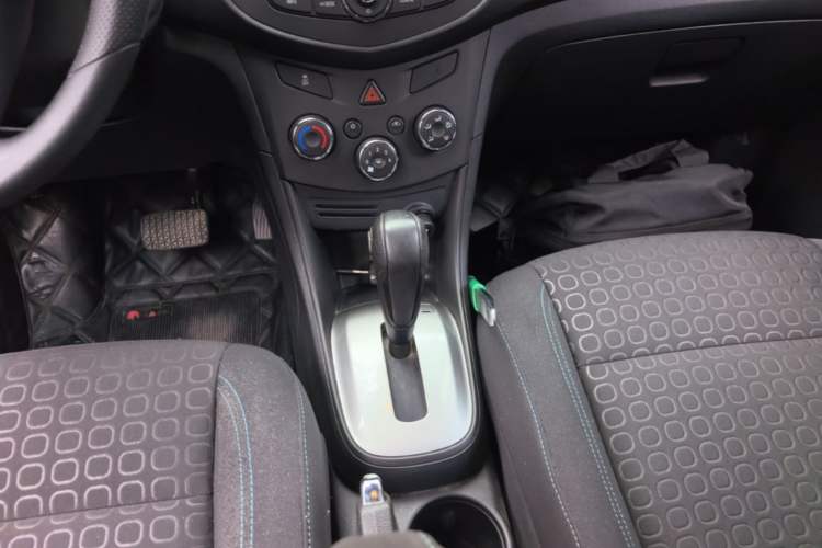 Used Chevrolet Trax 2014 1.4T Automatic Two-Wheel Drive Comfort Version Gear Lever