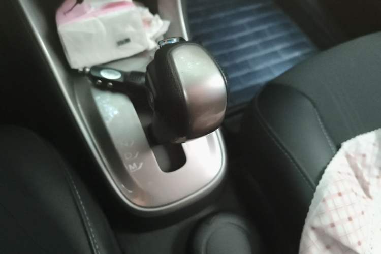 Used Chevrolet Trax 2014 1.4T Automatic Two-Wheel Drive Luxury Model Gear Lever