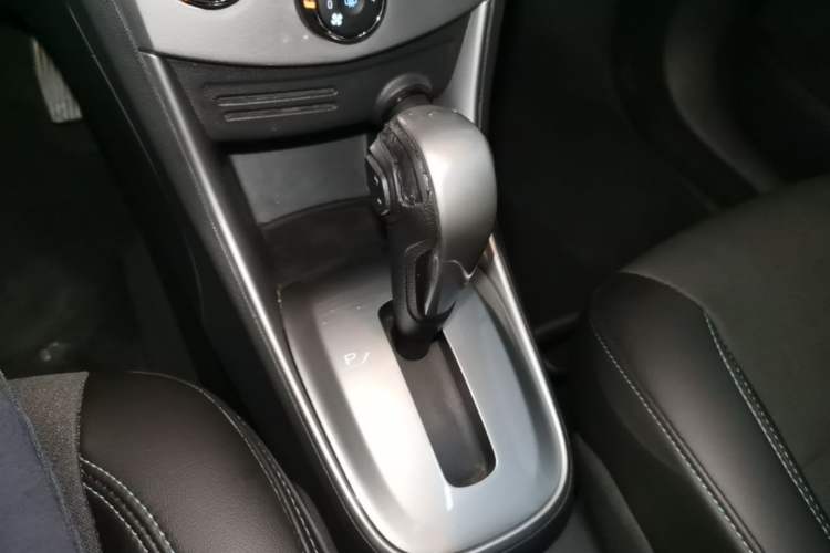 Used Chevrolet Trax 2014 1.4T Automatic Two-Wheel Drive Luxury Model Gear Lever