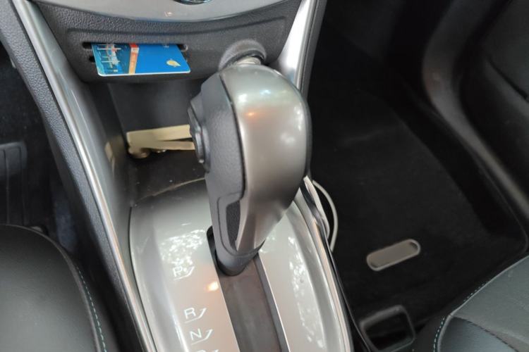 Used Chevrolet Trax 2014 1.4T Automatic Two-Wheel Drive Luxury Model Gear Lever