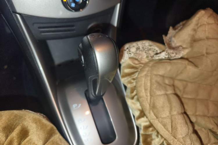 Used Chevrolet Trax 2014 1.4T Automatic Two-Wheel Drive Luxury Model Gear Lever