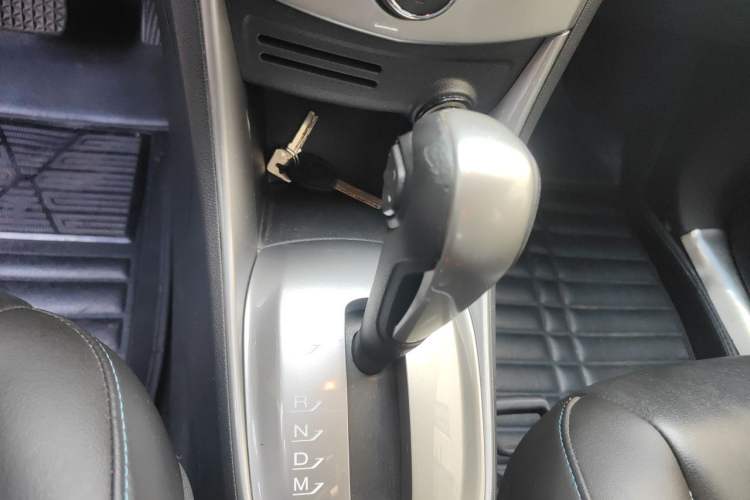 Used Chevrolet Trax 2014 1.4T Automatic Two-Wheel Drive Luxury Model Gear Lever