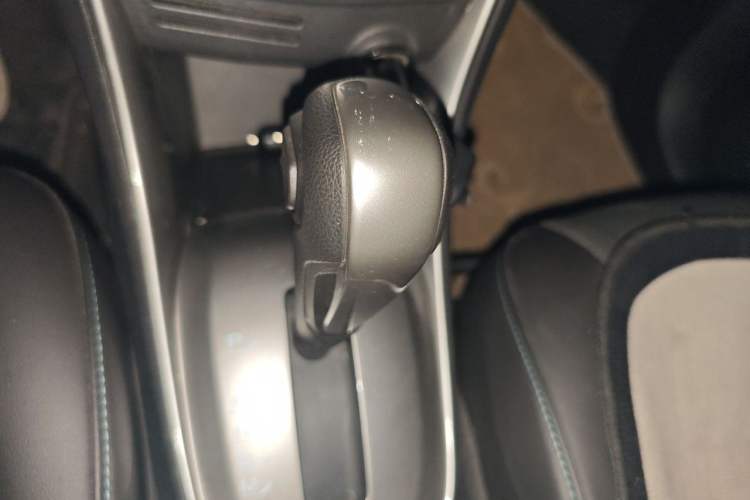 Used Chevrolet Trax 2014 1.4T Automatic Two-Wheel Drive Luxury Model Gear Lever