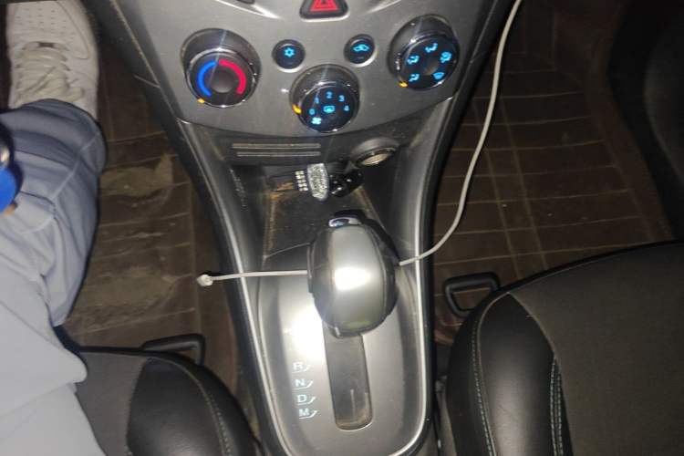 Used Chevrolet Trax 2014 1.4T Automatic Two-Wheel Drive Luxury Model Gear Lever