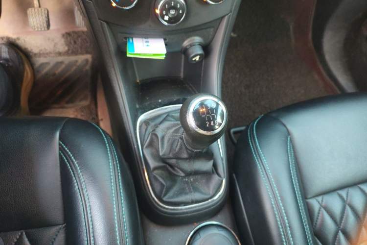 Used Chevrolet Trax 2014 1.4T Manual Two-Wheel Drive Comfort Model Gear Lever