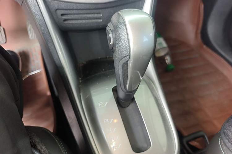 Used Chevrolet Trax 2014 1.4T Automatic Two-Wheel Drive Luxury Model Gear Lever