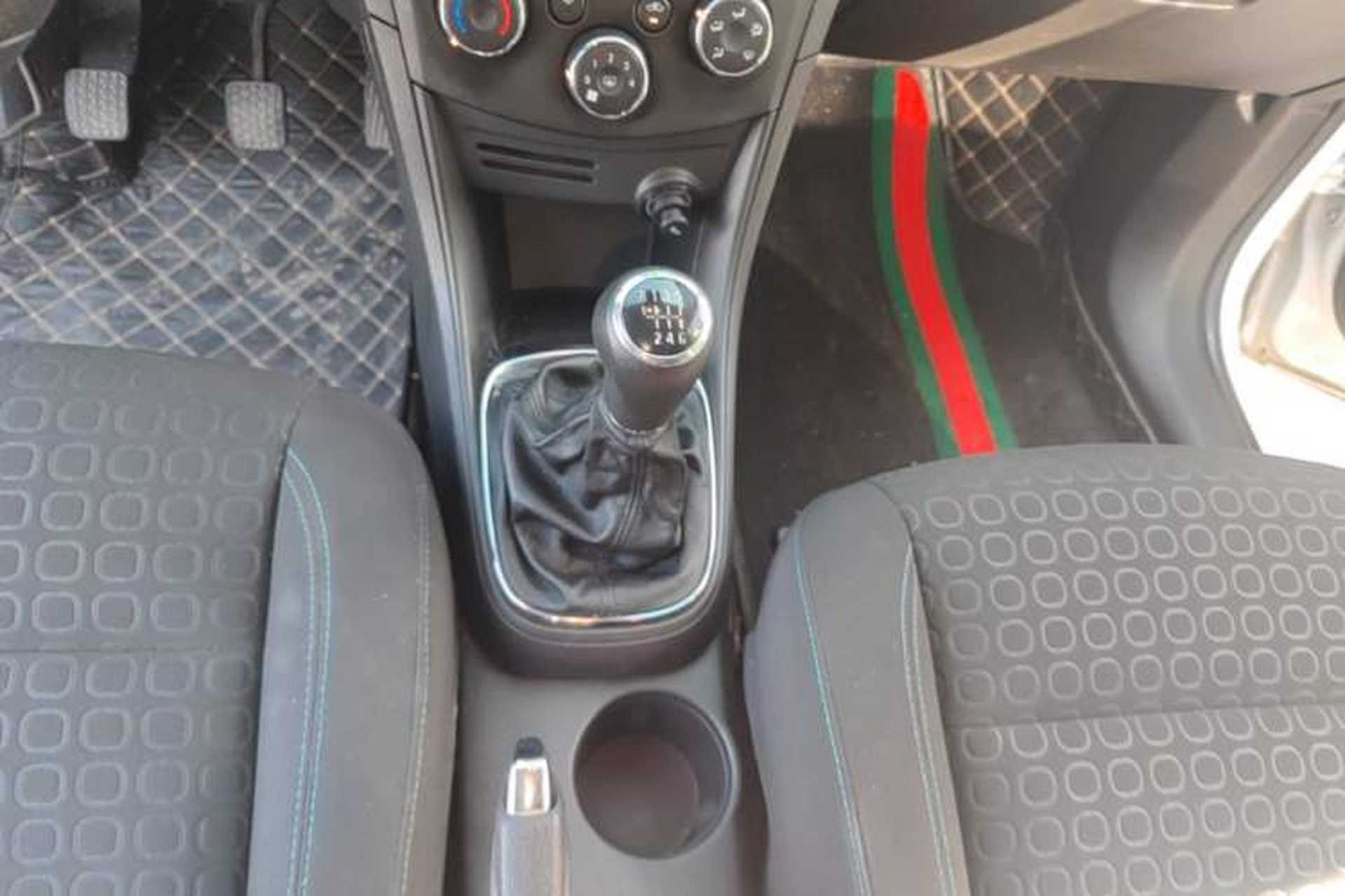 Used Chevrolet Trax 2014 1.4T Manual Two-Wheel Drive Comfort Model Gear Lever