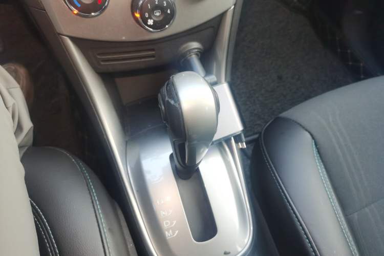 Used Chevrolet Trax 2014 1.4T Automatic Two-Wheel Drive Luxury Model Gear Lever