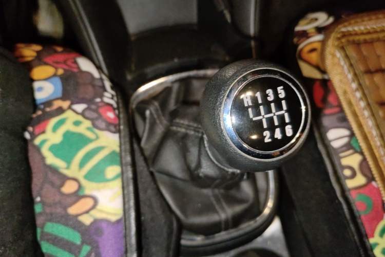 Used Chevrolet Trax 2014 1.4T Manual Two-Wheel Drive Comfort Model Gear Lever