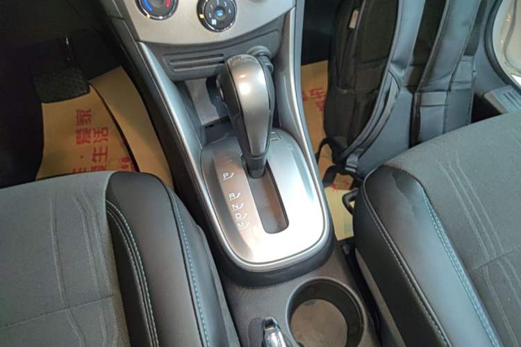 Used Chevrolet Trax 2014 1.4T Automatic Two-Wheel Drive Luxury Model Gear Lever