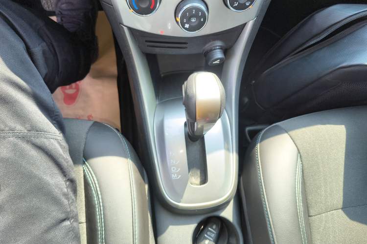 Used Chevrolet Trax 2014 1.4T Automatic Two-Wheel Drive Luxury Model Gear Lever