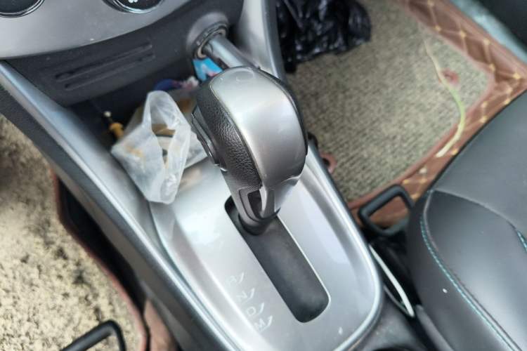 Used Chevrolet Trax 2014 1.4T Automatic Two-Wheel Drive Luxury Model Gear Lever