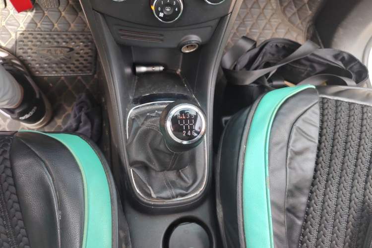 Used Chevrolet Trax 2014 1.4T Manual Two-Wheel Drive Comfort Model Gear Lever