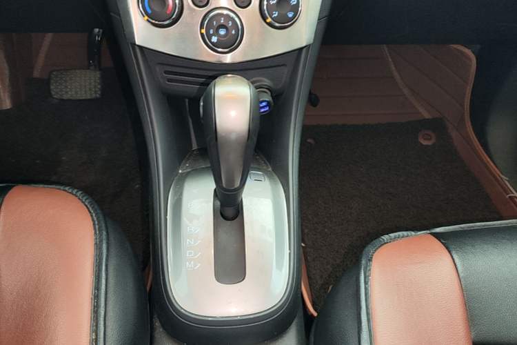 Used Chevrolet Trax 2014 1.4T Automatic Two-Wheel Drive Comfort Version Gear Lever