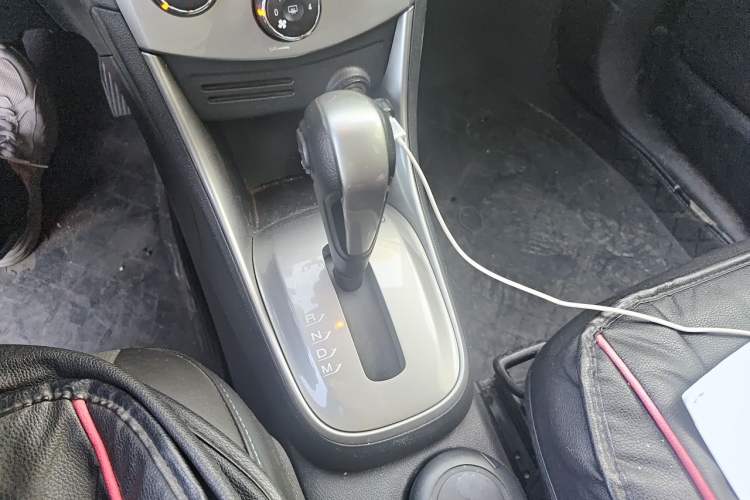 Used Chevrolet Trax 2014 1.4T Automatic Two-Wheel Drive Luxury Model Gear Lever