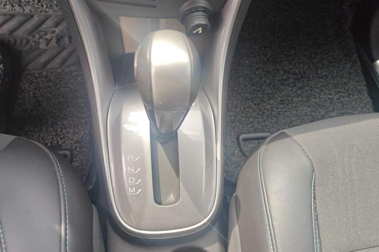 Used Chevrolet Trax 2014 1.4T Automatic Two-Wheel Drive Luxury Model Gear Lever