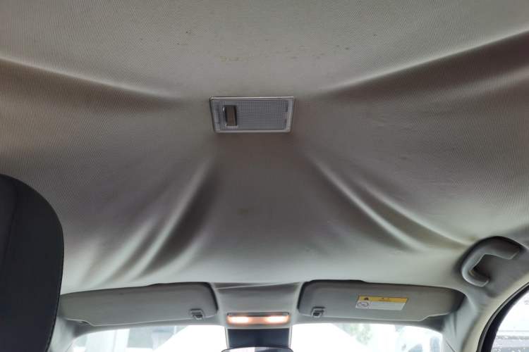 Used Chevrolet Trax 2014 1.4T Manual Two-Wheel Drive Comfort Model Headliner
