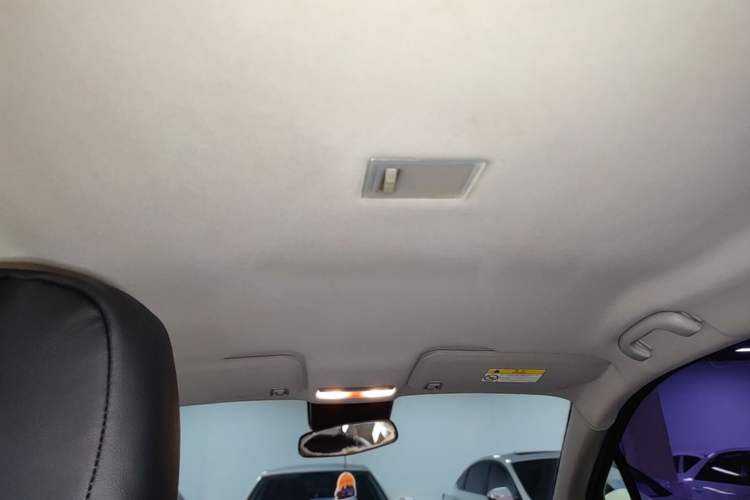 Used Chevrolet Trax 2014 1.4T Manual Two-Wheel Drive Comfort Model Headliner