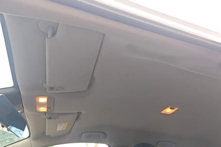 Used Chevrolet Trax 2014 1.4T Manual Two-Wheel Drive Comfort Model Headliner