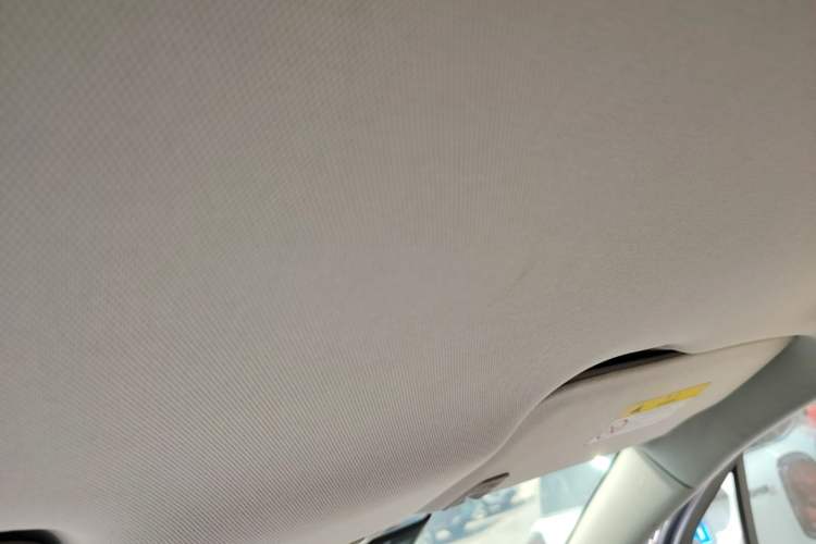 Used Chevrolet Trax 2014 1.4T Manual Two-Wheel Drive Comfort Model Headliner