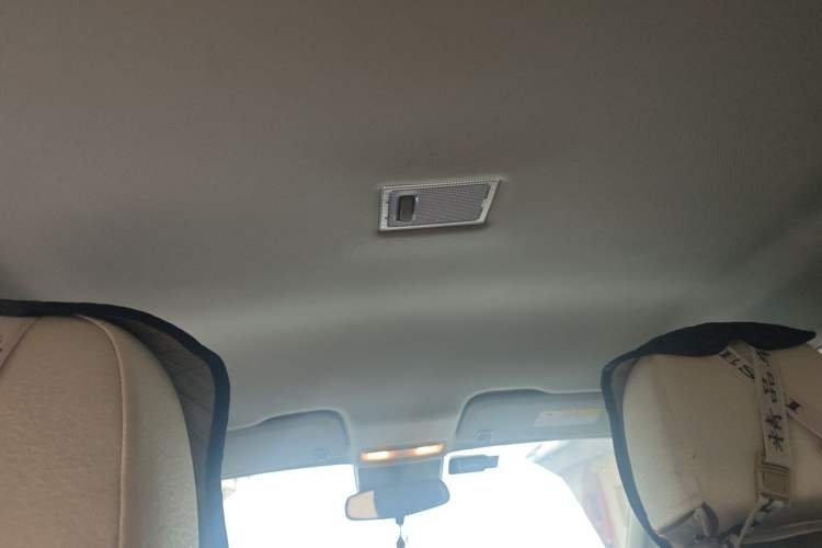 Used Chevrolet Trax 2014 1.4T Manual Two-Wheel Drive Comfort Model Headliner