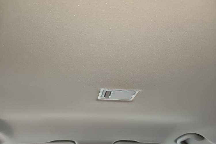 Used Chevrolet Trax 2014 1.4T Automatic Two-Wheel Drive Comfort Version Headliner