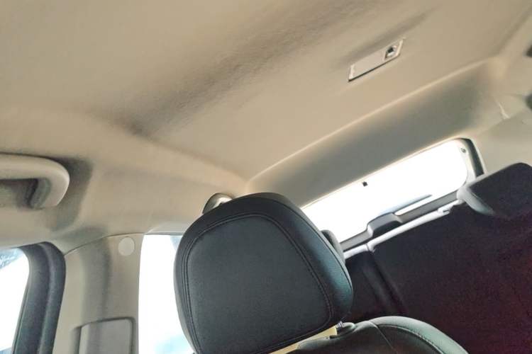 Used Chevrolet Trax 2014 1.4T Manual Two-Wheel Drive Comfort Model Headliner