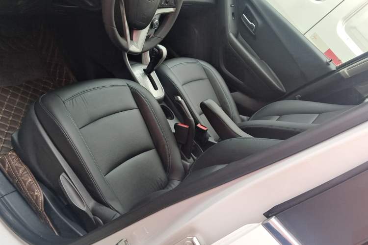 Used Chevrolet Trax 2014 1.4T Automatic All-Wheel Drive Flagship Version Interior 6