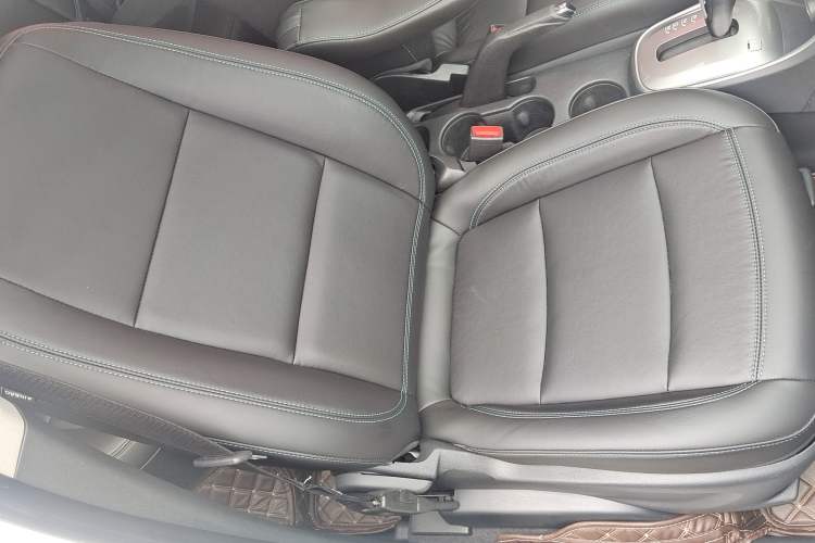 Used Chevrolet Trax 2014 1.4T Automatic All-Wheel Drive Flagship Version Interior 8