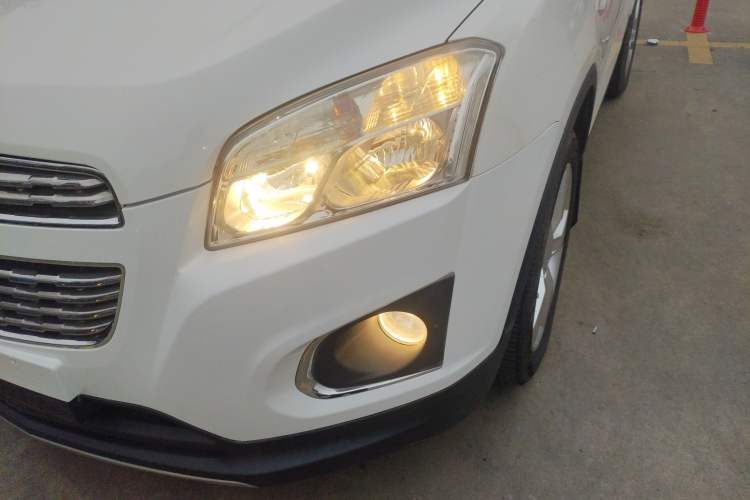 Used Chevrolet Trax 2014 1.4T Automatic All-Wheel Drive Flagship Version Left Front Headlight