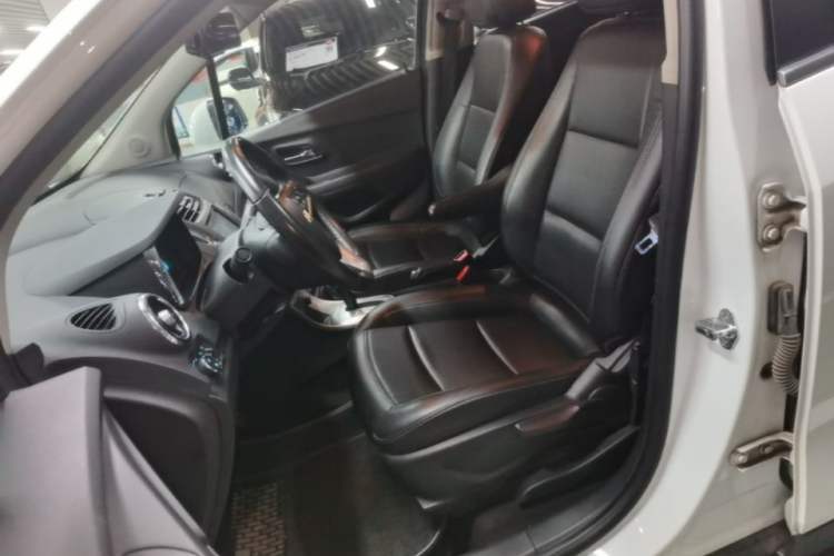 Used Chevrolet Trax 2014 1.4T Automatic All-Wheel Drive Flagship Version Left Front Seat