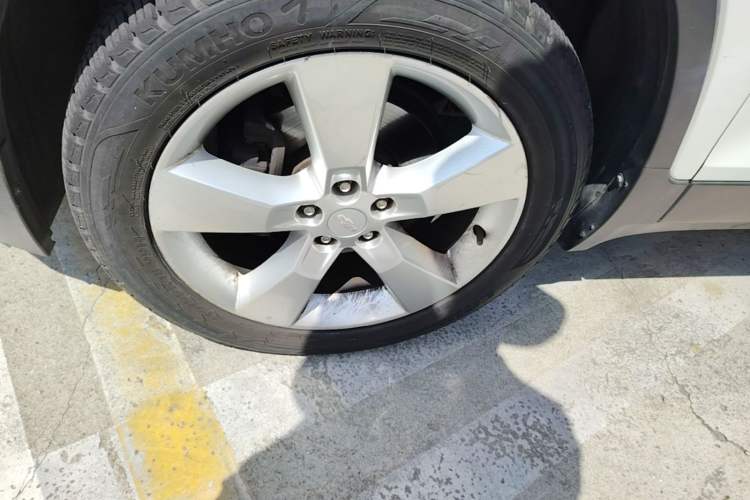 Used Chevrolet Trax 2014 1.4T Manual Two-Wheel Drive Comfort Model Left Front Wheel Hub