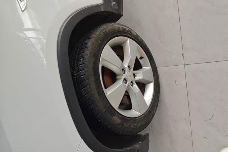 Used Chevrolet Trax 2014 1.4T Manual Two-Wheel Drive Comfort Model Left Front Wheel Hub