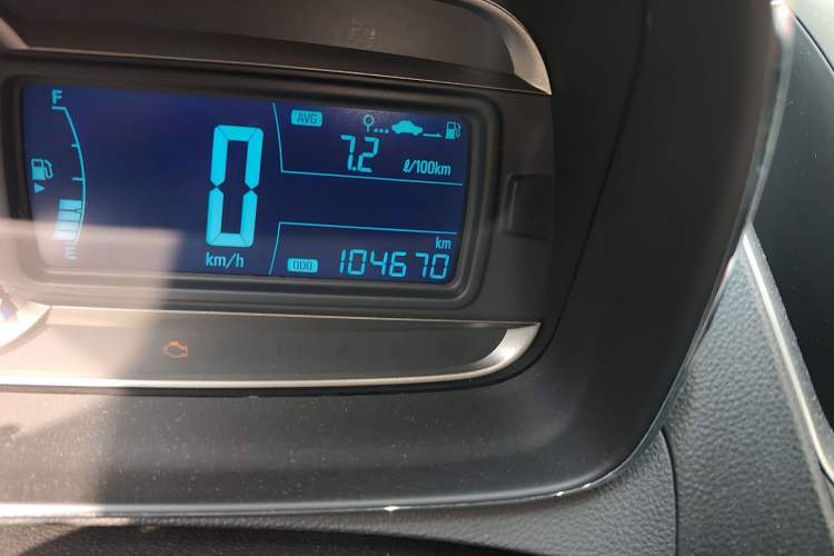 Used Chevrolet Trax 2014 1.4T Manual Two-Wheel Drive Comfort Model Odometer Close Up