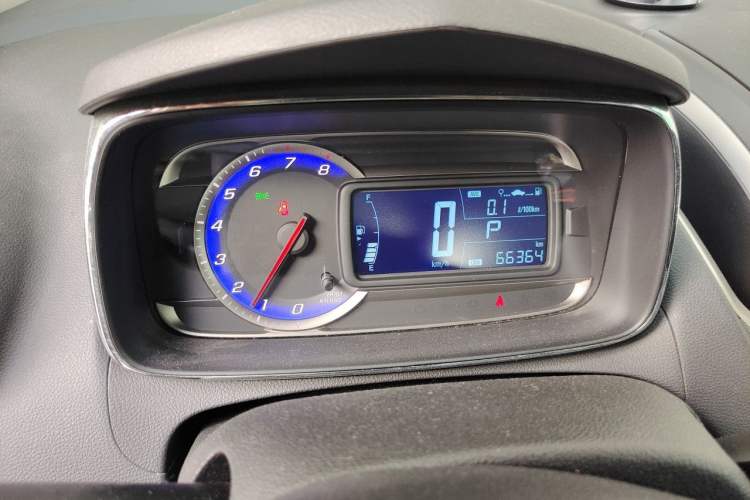 Used Chevrolet Trax 2014 1.4T Automatic Two-Wheel Drive Luxury Model Odometer Close Up