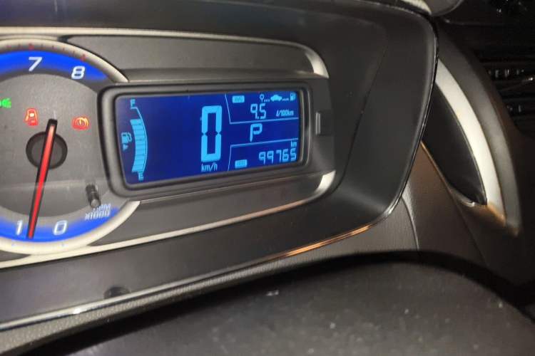 Used Chevrolet Trax 2014 1.4T Automatic Two-Wheel Drive Luxury Model Odometer Close Up