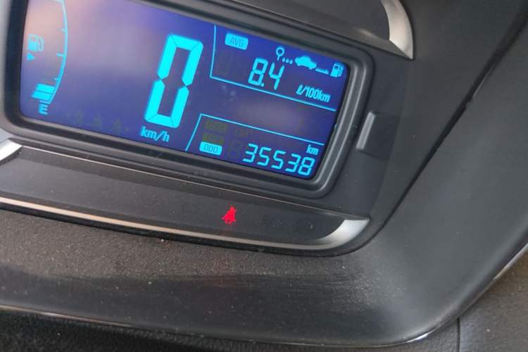 Used Chevrolet Trax 2014 1.4T Manual Two-Wheel Drive Comfort Model Odometer Close Up