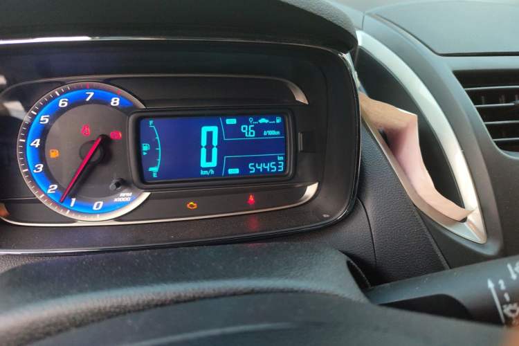 Used Chevrolet Trax 2014 1.4T Manual Two-Wheel Drive Comfort Model Odometer Close Up