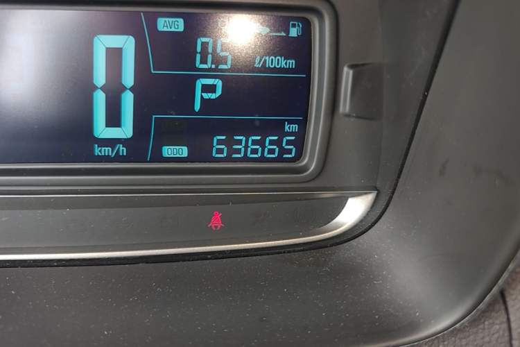 Used Chevrolet Trax 2014 1.4T Automatic Two-Wheel Drive Luxury Model Odometer Close Up