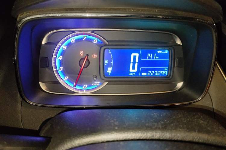 Used Chevrolet Trax 2014 1.4T Manual Two-Wheel Drive Comfort Model Odometer Close Up