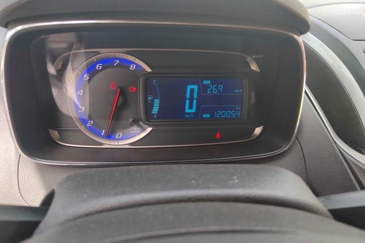 Used Chevrolet Trax 2014 1.4T Manual Two-Wheel Drive Comfort Model Odometer Close Up