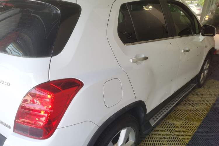 Used Chevrolet Trax 2014 1.4T Automatic All-Wheel Drive Flagship Version Rear Right 45 Deg
