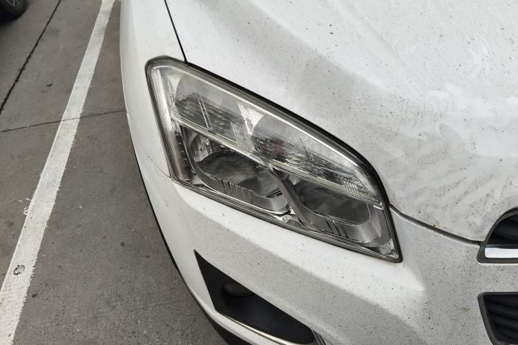 Used Chevrolet Trax 2014 1.4T Automatic Two-Wheel Drive Comfort Version Right Front Headlight